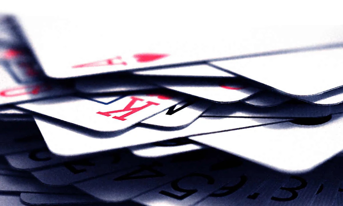 Ausgebreitete Spielkarten – Cardistry Flourishes